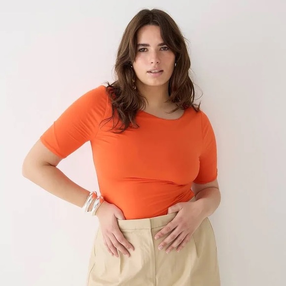 FORMKNIT ELBOW-SLEEVE T-SHIRT in BLACK - Picture 4 of 5